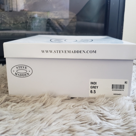 Steve Madden Grey sock booties. - Picture 7 of 7